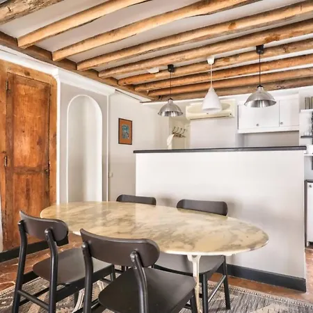 Exquisite And Spacious Apartment Paris