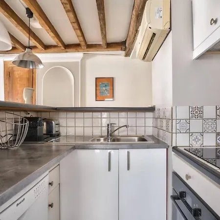Exquisite And Spacious Apartment